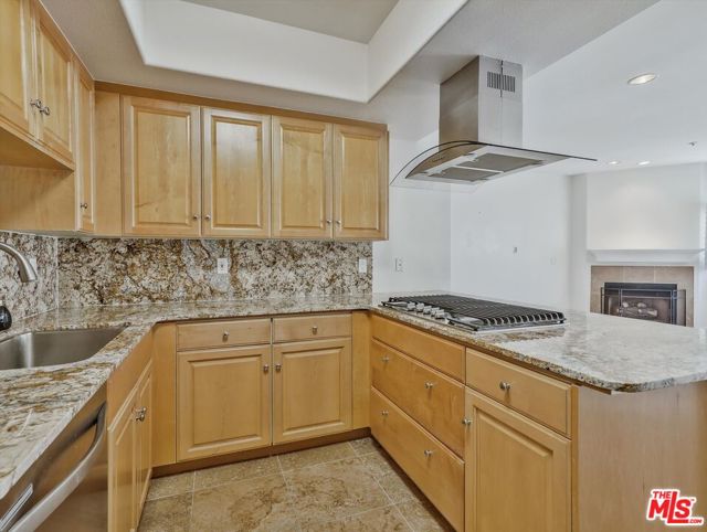 937 12th Street, Santa Monica CA: https://media.crmls.org/mediaz/2e1242da-761e-4b1b-9501-605193ea1655.jpg