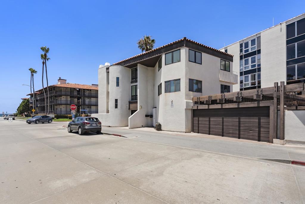2110 Avenida De La Playa