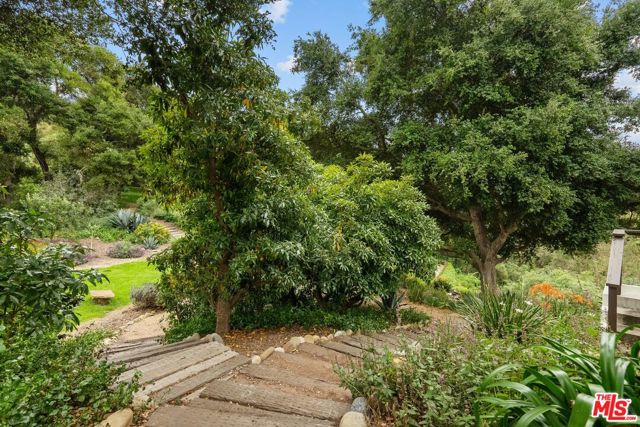 10697 Calle Quebrada, Goleta CA: https://media.crmls.org/mediaz/2e14fbcc-3bc3-4c5c-95b2-e5919ac34d5d.jpg