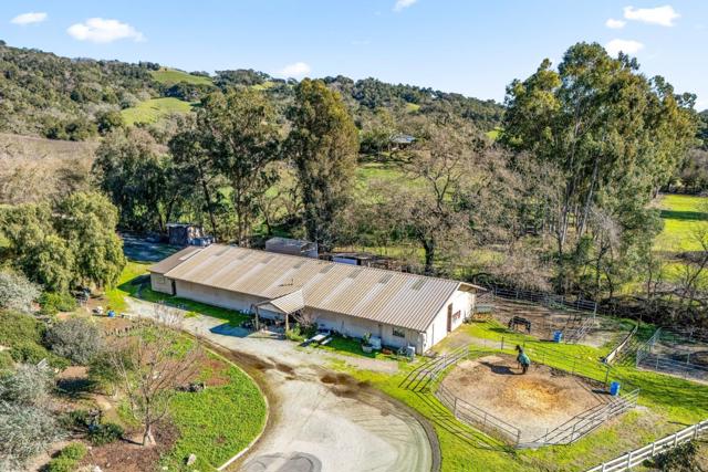6915 Redwood Retreat Road, Gilroy CA: https://media.crmls.org/mediaz/2e1625f5-278a-4c96-a1db-29366ce51c9b.jpg