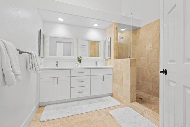 1642 Marbella Drive, Vista CA: https://media.crmls.org/mediaz/2e16a382-dc23-4bf6-b915-983dbf842dcd.jpg