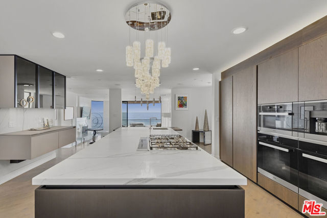 18860 Pacific Coast Highway, Malibu CA: https://media.crmls.org/mediaz/2e16bc0a-cbd0-4475-9573-1ec1e7d63bc4.jpg