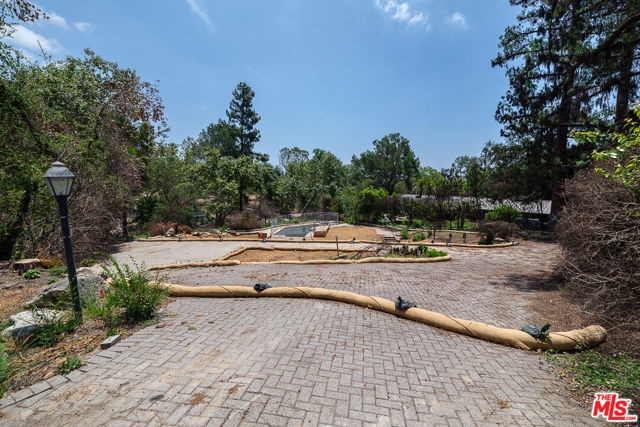 1414 E Palm Street, Altadena CA: https://media.crmls.org/mediaz/2e17b7af-201f-497f-a1eb-a83252fa1f16.jpg