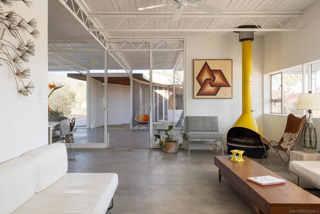 811 Di Giorgio Road, Borrego Springs CA: https://media.crmls.org/mediaz/2e17b867-a1cf-403a-9965-845ec23acf37.jpg
