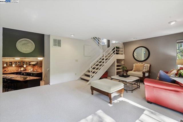 391 Oak Ln, Pleasanton CA: https://media.crmls.org/mediaz/2e18eaf8-94db-4df7-87b9-4e6f644bab72.jpg
