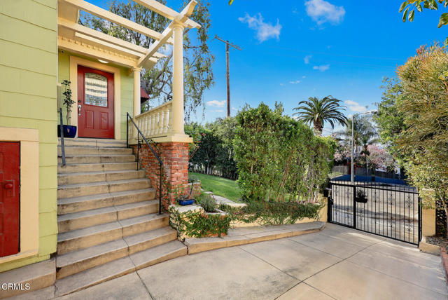 Detail Gallery Image 5 of 50 For 1042 Coronado Ter, Los Angeles,  CA 90026 - 2 Beds | 2 Baths