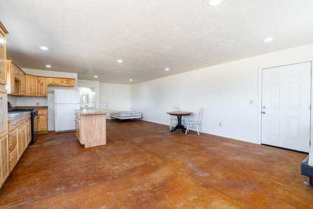28990 Bonita Vista Road, Mountain Center CA: https://media.crmls.org/mediaz/2e1a1365-a132-4af8-b2e9-2a280cd26f46.jpg