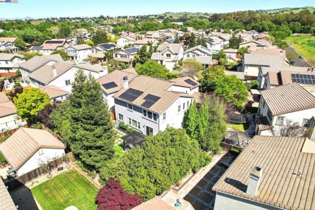 320 Oaks Bridge Pl, Pleasanton CA: https://media.crmls.org/mediaz/2e1a17c9-b5b3-434f-84de-04d1d3ead058.jpg