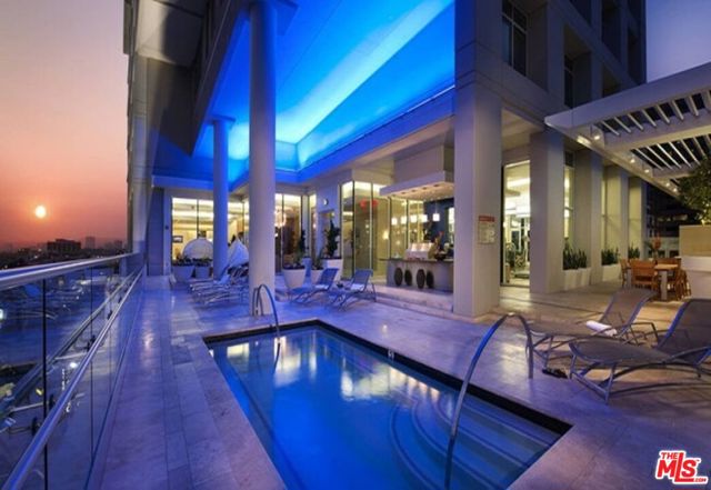 717 W Olympic Boulevard, Los Angeles CA: https://media.crmls.org/mediaz/2e1a371f-f0e1-4f78-b61a-251b23bdf39d.jpg
