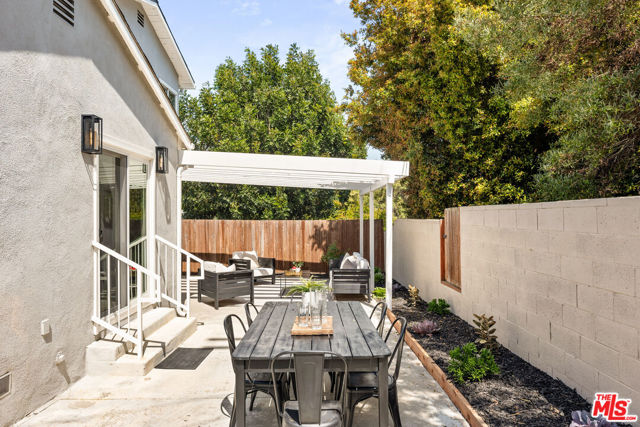7322 W 91st Street, Los Angeles CA: https://media.crmls.org/mediaz/2e1a39af-3081-4aa2-8774-60b16274ab3f.jpg
