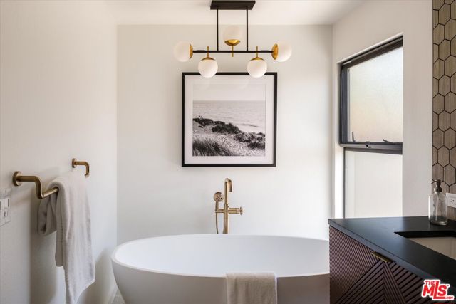 2313 Banyan Drive, Los Angeles CA: https://media.crmls.org/mediaz/2e1a5622-d77a-44a5-a329-2d18ac9dba72.jpg