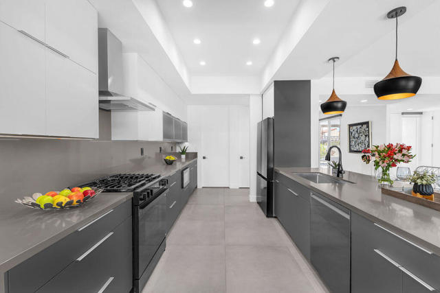 469 E Mariposa Drive, Palm Springs CA: https://media.crmls.org/mediaz/2e1aee42-67aa-49cb-9289-0b9a93c5de82.jpg