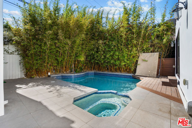 321 S Linden Drive, Beverly Hills CA: https://media.crmls.org/mediaz/2e1b04fd-ce22-4b76-8bc4-598bf2b833ae.jpg
