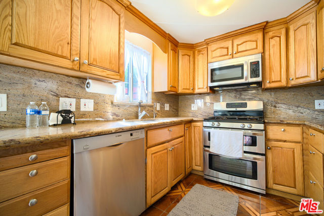 4575 Inglewood Boulevard, Culver City CA: https://media.crmls.org/mediaz/2e1b2cc3-1d26-44b5-b648-3063b40edf1d.jpg