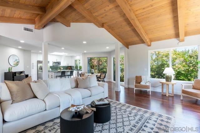 907 Ridge Heights Road, Fallbrook CA: https://media.crmls.org/mediaz/2e1bd938-592c-45e3-a9f0-e40c588593a7.jpg