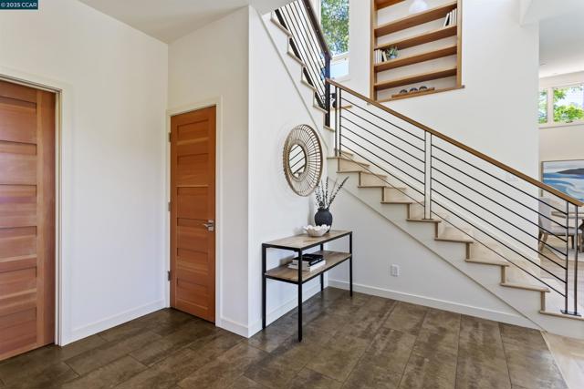 53 Tara Rd, Orinda CA: https://media.crmls.org/mediaz/2e1c466b-f10a-4bf0-aae4-c33cf49451e9.jpg