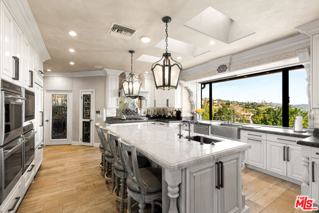 330 Kempton Road, Glendale CA: https://media.crmls.org/mediaz/2e1c6ddb-00b1-44ae-bfc2-29af4820ea16.jpg
