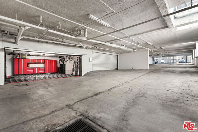 1013 16th Street, Santa Monica CA: https://media.crmls.org/mediaz/2e1c9023-c939-4749-b1ee-94b783990e30.jpg