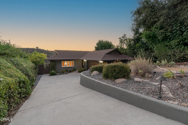 4031 CANYON DELL Drive, Altadena CA: https://media.crmls.org/mediaz/2e1df24e-1f06-4d97-b70f-b7eeec98313c.jpg