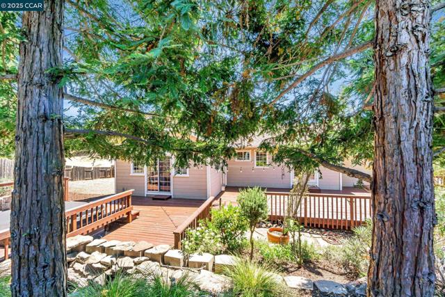 631 La Vista Rd, Walnut Creek CA: https://media.crmls.org/mediaz/2e1e14ba-c018-45e0-9e15-b964425f29fa.jpg