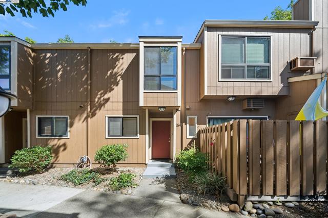 8985 Alcosta Blvd, San Ramon CA: https://media.crmls.org/mediaz/2e1e533c-6736-4d8c-b0b5-0893cb15a845.jpg