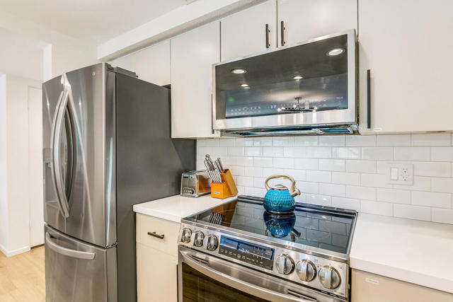 73879 Club Circle Dr, Palm Desert CA: https://media.crmls.org/mediaz/2e1e833f-fae1-4a79-b675-5ca8d90b2087.jpg