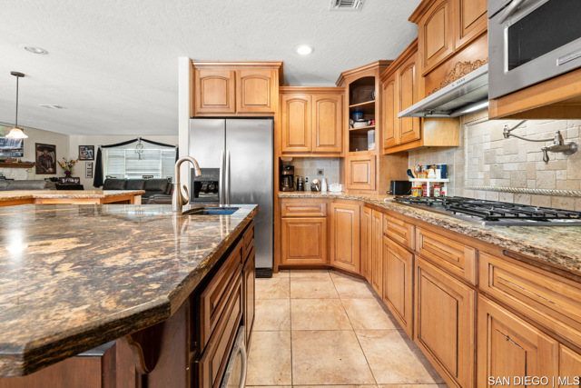 13367 Apple Blossom LN, Apple Valley CA: https://media.crmls.org/mediaz/2e1e8c90-3a8e-408b-8c5d-3bdf702b56d6.jpg