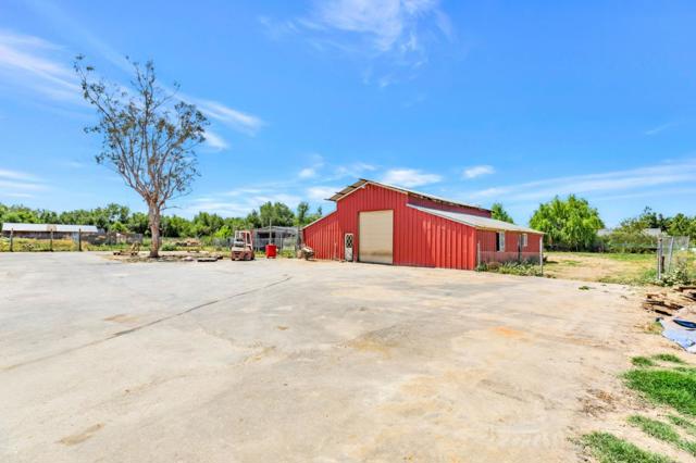 7750 Lovers Lane, Hollister CA: https://media.crmls.org/mediaz/2e1edfc4-a230-4f41-8b53-bb0293dbf8b6.jpg