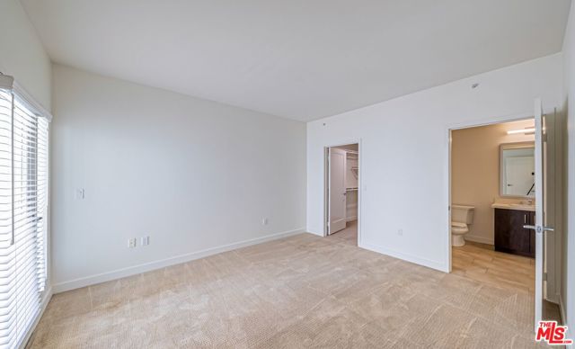 436 S Virgil Avenue, Los Angeles CA: https://media.crmls.org/mediaz/2e1ee96e-63d6-4f9c-8528-c5c971501731.jpg