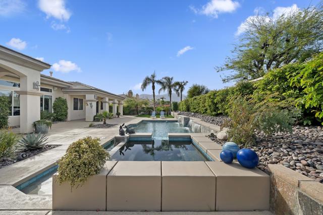 50 Toscana E Way, Rancho Mirage CA: https://media.crmls.org/mediaz/2e1fa0c8-e075-4598-999d-2125275acb41.jpg