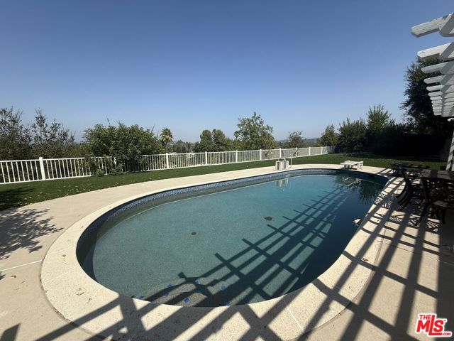 5714 El Canon Avenue, Woodland Hills CA: https://media.crmls.org/mediaz/2e1fe7d0-33d1-462d-8e9c-43c9a6656e58.jpg
