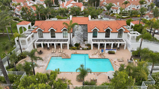 237 Camino Toluca, Camarillo CA: https://media.crmls.org/mediaz/2e2016f2-1964-48c5-8608-163e326893ce.jpg
