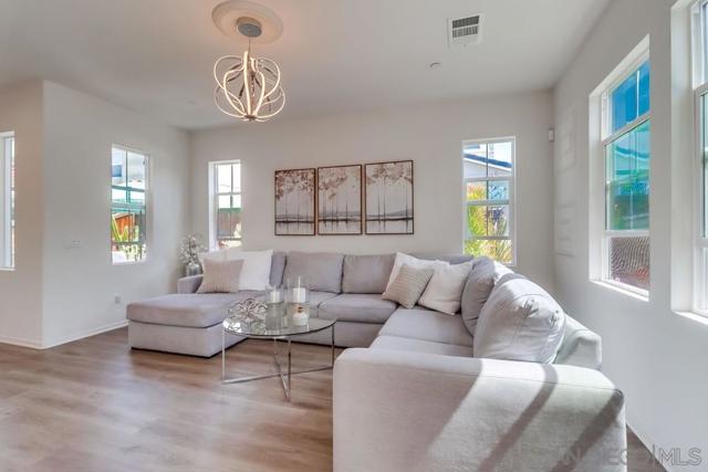 1225 Camino Avalon, Chula Vista CA: https://media.crmls.org/mediaz/2e202026-b8af-49d5-baa0-92796976c8d3.jpg