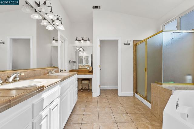 2058 Marazzani Dr, Martinez CA: https://media.crmls.org/mediaz/2e206f93-e66f-4afa-8265-a122aeafdcf1.jpg
