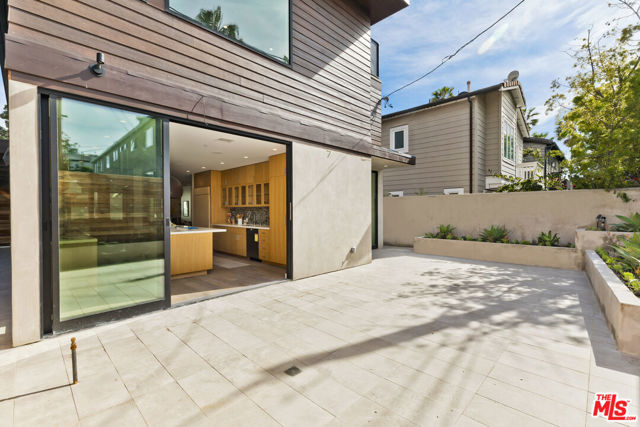 139 Hollister Avenue, Santa Monica CA: https://media.crmls.org/mediaz/2e20d56b-0e65-4cc5-9730-9557705afe2f.jpg