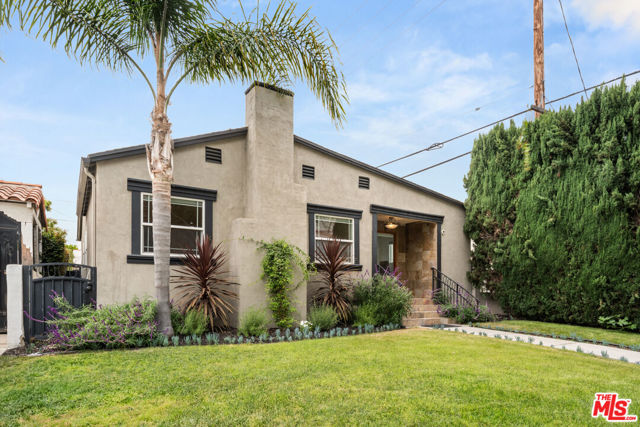 419 S Almont Drive, Beverly Hills CA: https://media.crmls.org/mediaz/2e20f43d-26fc-4be6-9db3-0b306c754eee.jpg