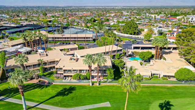 73879 Club Circle Dr, Palm Desert CA: https://media.crmls.org/mediaz/2e2107c6-1675-4557-a99f-7f7988c0afa4.jpg