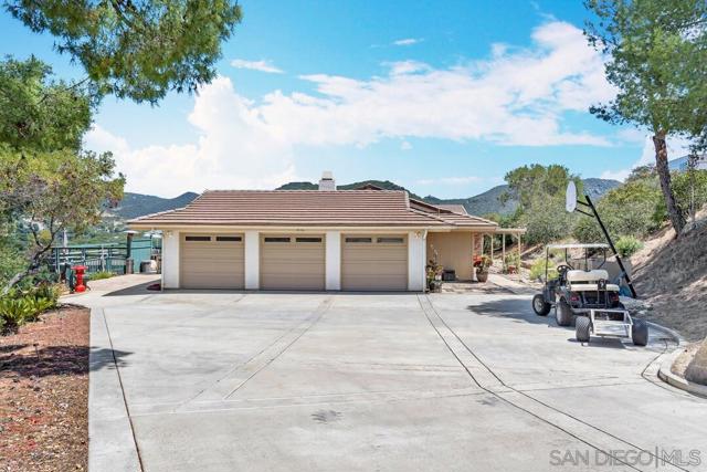 3176 Via Viejas, Alpine CA: https://media.crmls.org/mediaz/2e2159ff-6a56-4283-bb5b-c8e3a5e0b552.jpg