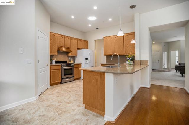1012 Centennial Drive, Brentwood CA: https://media.crmls.org/mediaz/2e21a4bb-2de4-462f-8f4f-7f586191bc3a.jpg