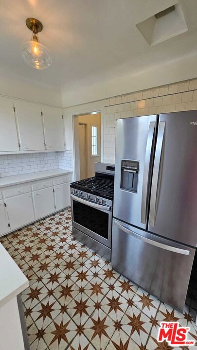 2615 W Edgehill, Los Angeles CA: https://media.crmls.org/mediaz/2e21dd51-aeef-4853-b76d-08569bd9cd3c.jpg