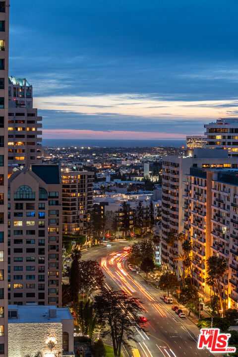 https://media.crmls.org/mediaz/2e22f418-172a-4d25-91b7-cc73636abac8.jpg?preset=X-Large