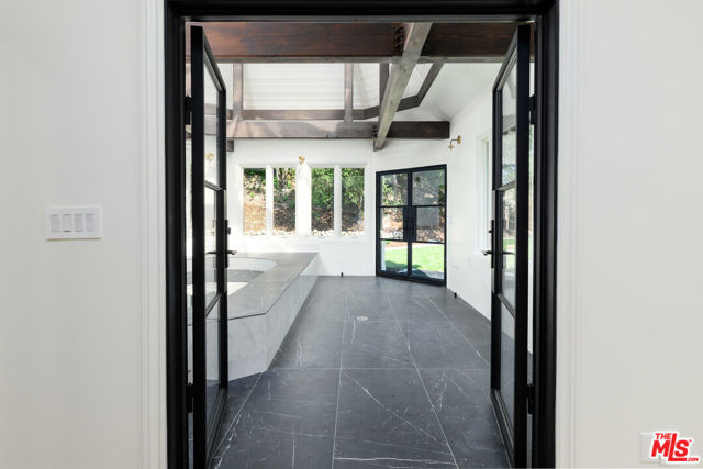 4929 Lakeview Canyon Road, Westlake Village CA: https://media.crmls.org/mediaz/2e23db28-382f-4bb6-85bd-481fb98aab3b.jpg