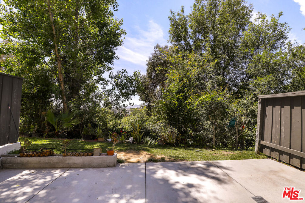https://media.crmls.org/mediaz/2e246e52-0742-4ed1-9f25-9d88d4d4d604.jpg?preset=X-Large