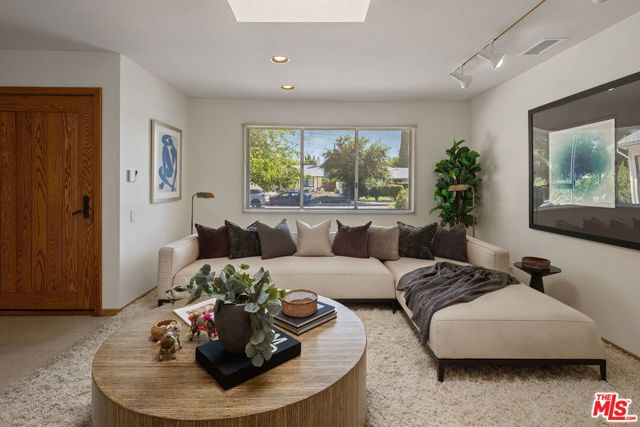 22521 Haynes Street photo 4