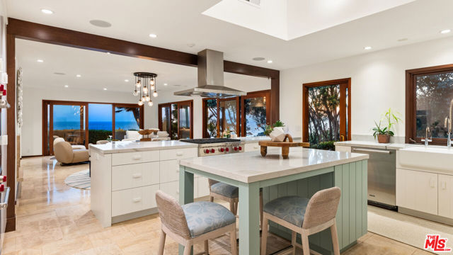 7221 Birdview Avenue, Malibu CA: https://media.crmls.org/mediaz/2e24caf8-e1ec-4a83-b1b8-72848255d197.jpg