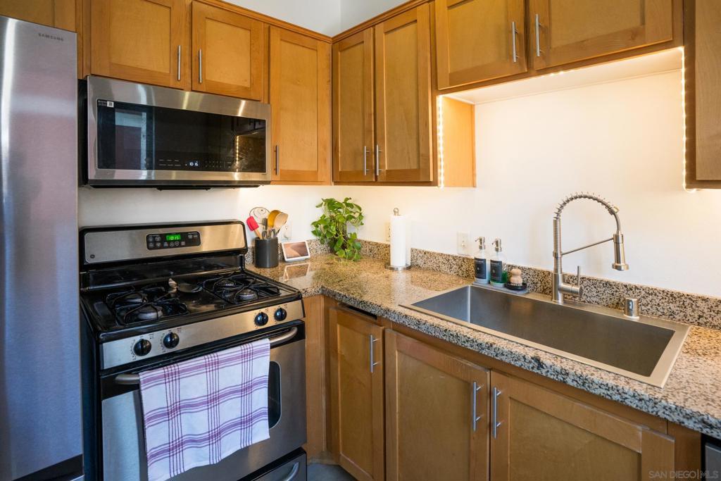 450 J St - photo 10
