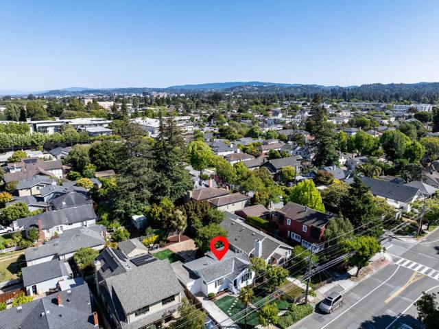 209 Bayswater Avenue, Burlingame CA: https://media.crmls.org/mediaz/2e2531a9-fa25-4273-ae02-8d79f37e88fe.jpg