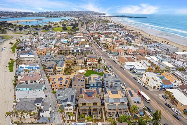 819 Kennebeck Ct, San Diego CA: https://media.crmls.org/mediaz/2e256fb4-c1fb-4a36-a17c-af43a2c394e5.jpg