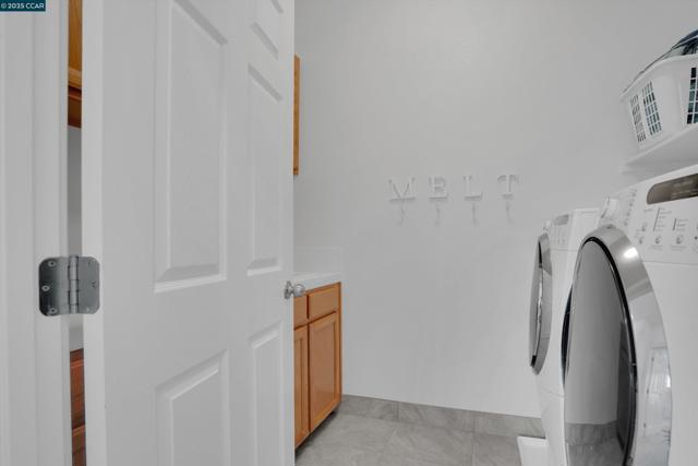 1109 Brittany Hills Ct, Martinez CA: https://media.crmls.org/mediaz/2e257267-addf-472c-84dc-e23a1db9daec.jpg