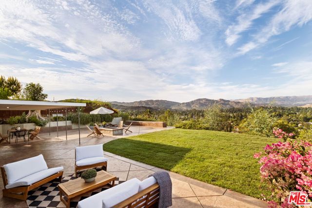 23699 Sandalwood Street, West Hills CA: https://media.crmls.org/mediaz/2e258eaa-930d-44a5-bca6-cfa358ba8a4e.jpg